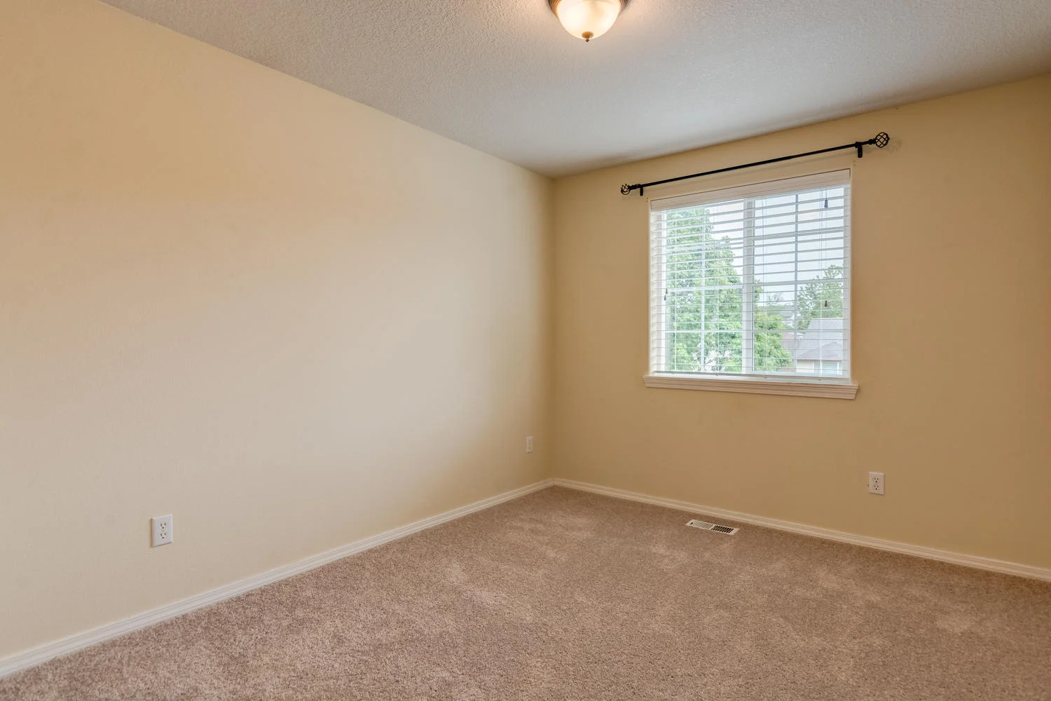 15061 Hiltonhead Ct Oregon-large-044-73-15061 Hiltonhead Ct33-1500x1000-72dpi.jpg