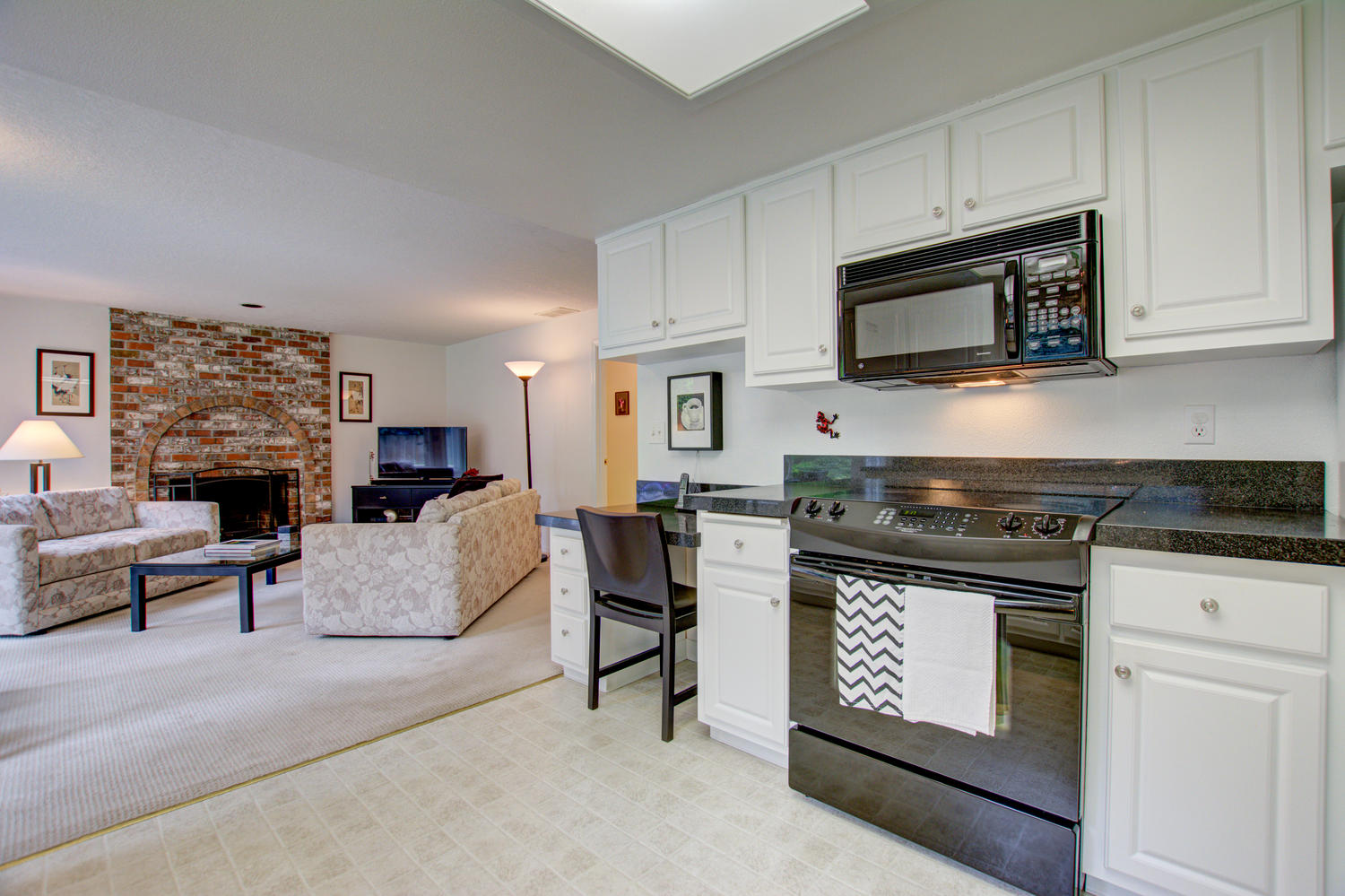 14272 SE Maple Ln Milwaukie OR-large-017-014-14272 SE Maple Lane17-1500x1000-72dpi.jpg