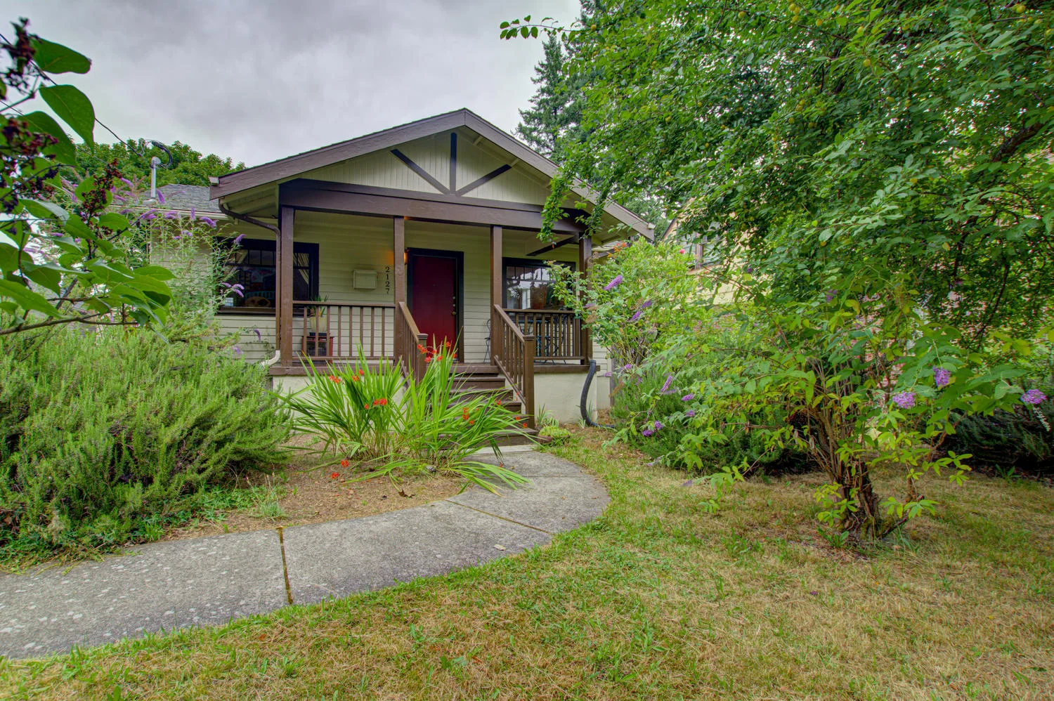 2127 NE Ainsworth St Portland-large-004-051-2127 Northeast Ainsworth-1500x999-72dpi.jpg