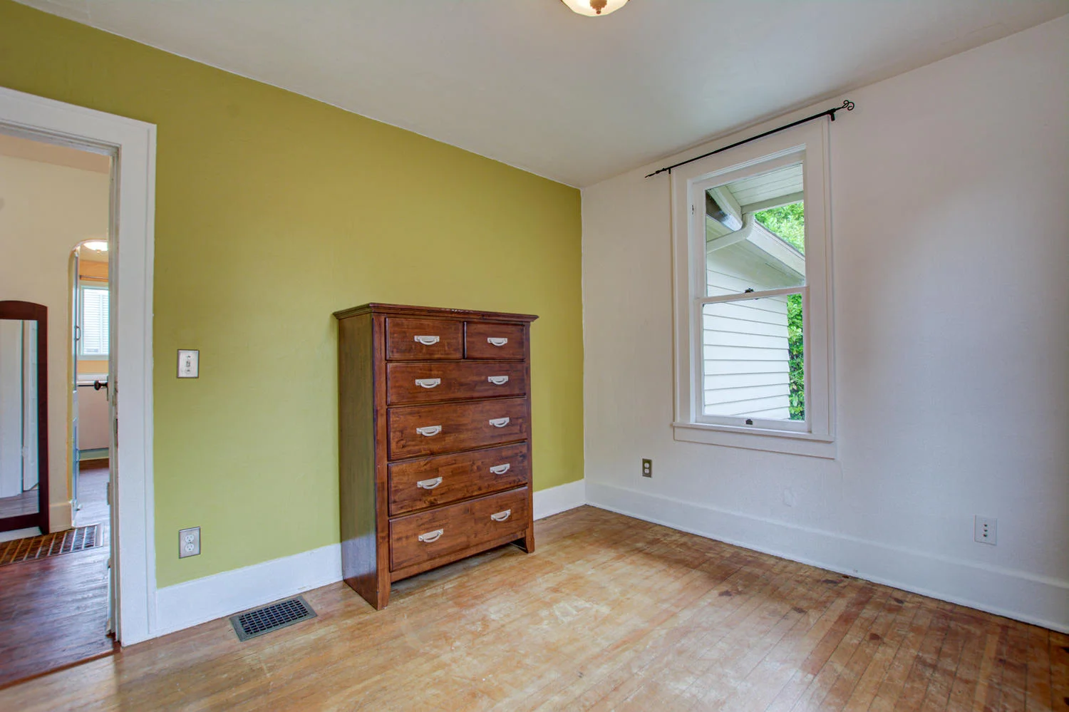 2127 NE Ainsworth St Portland-large-025-014-2127 Northeast Ainsworth-1500x1000-72dpi.jpg