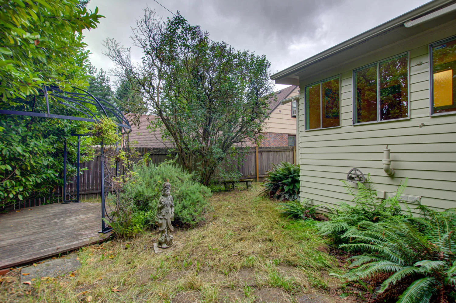 2127 NE Ainsworth St Portland-large-062-039-2127 Northeast Ainsworth-1500x996-72dpi.jpg