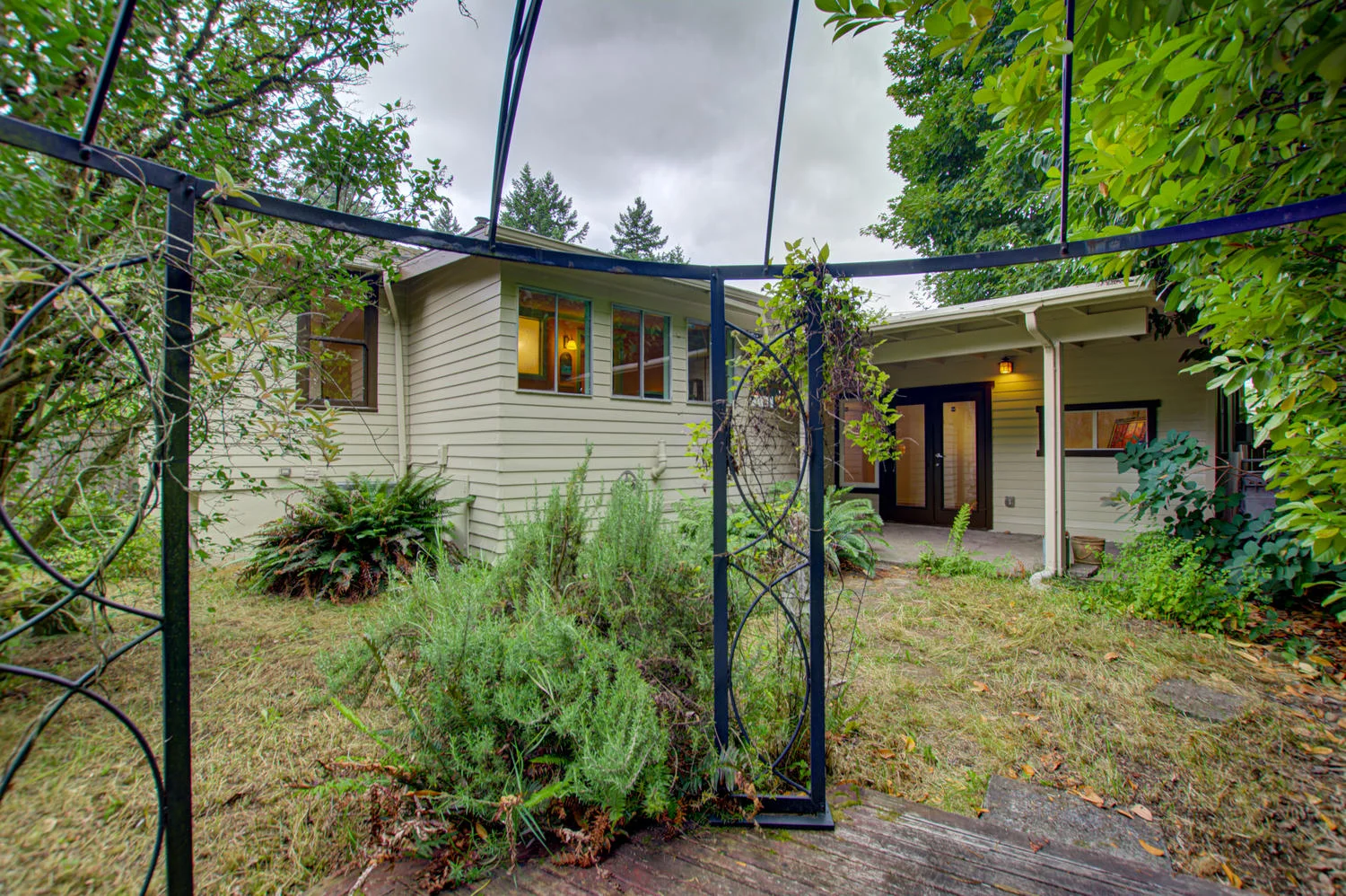 2127 NE Ainsworth St Portland-large-065-043-2127 Northeast Ainsworth-1500x999-72dpi.jpg