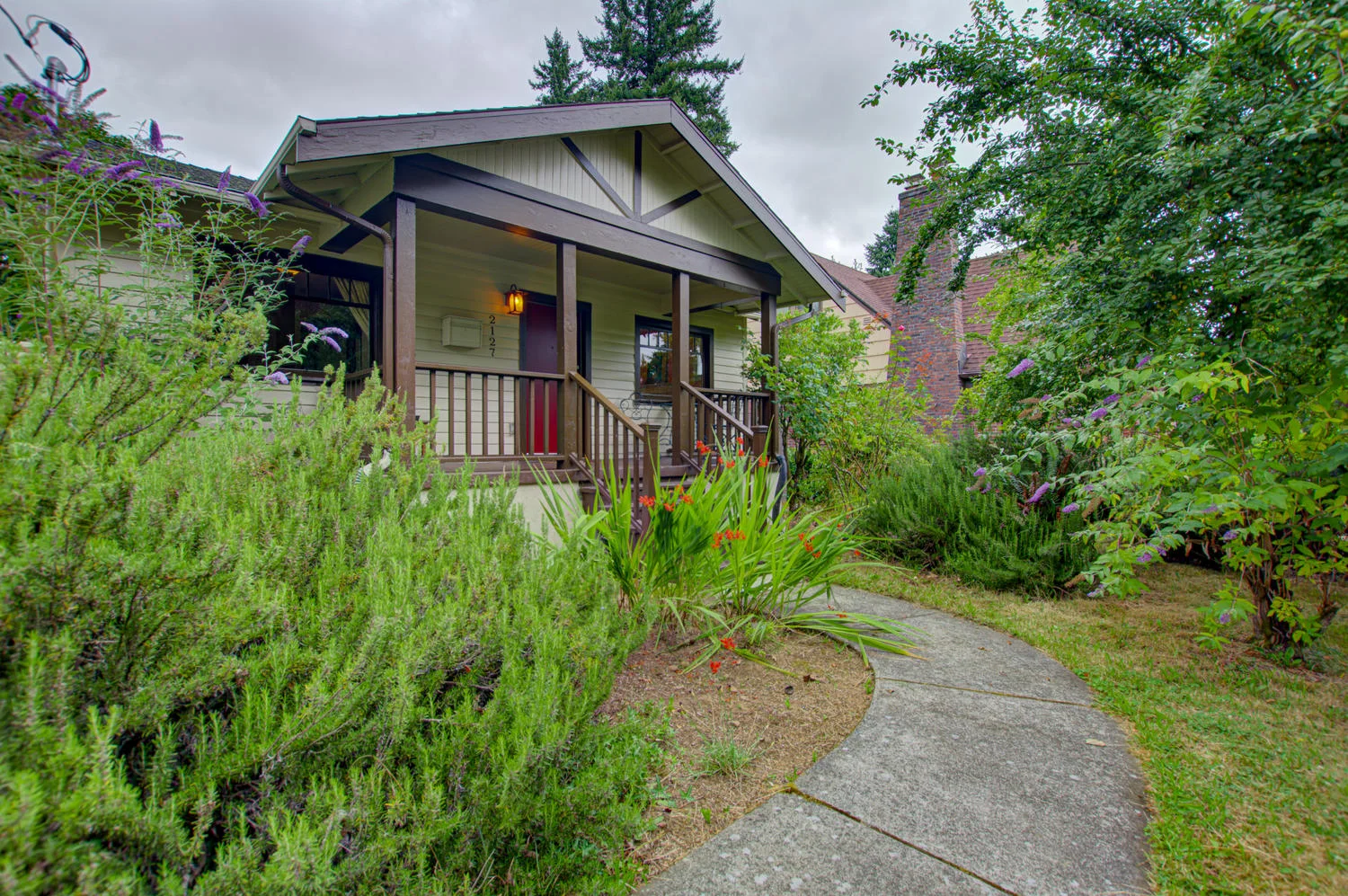 2127 NE Ainsworth St Portland-large-078-055-2127 Northeast Ainsworth-1500x998-72dpi.jpg