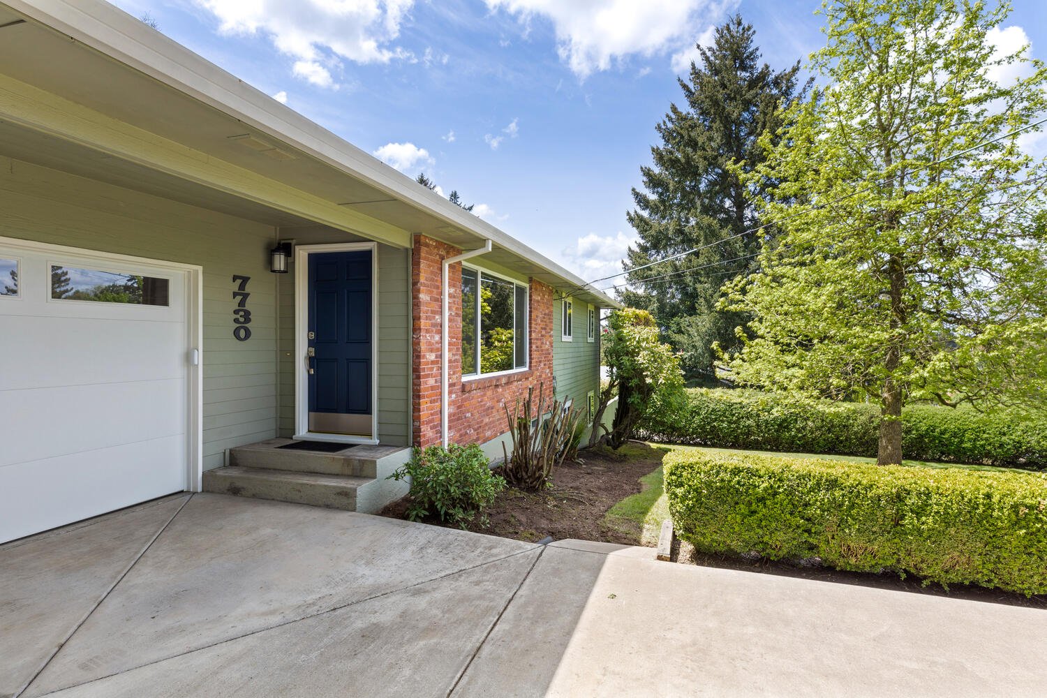 7730 SW Mapleleaf St Portland-large-005-010-7730 SW Mapleleaf Street-1500x1000-72dpi.jpg