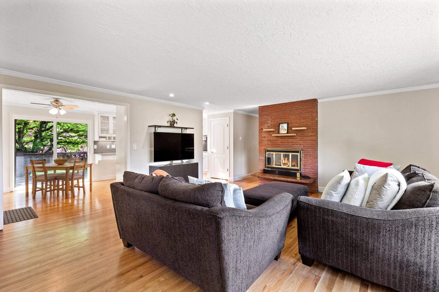 7730 SW Mapleleaf St Portland-large-006-014-7730 SW Mapleleaf Street-1500x1000-72dpi.jpg