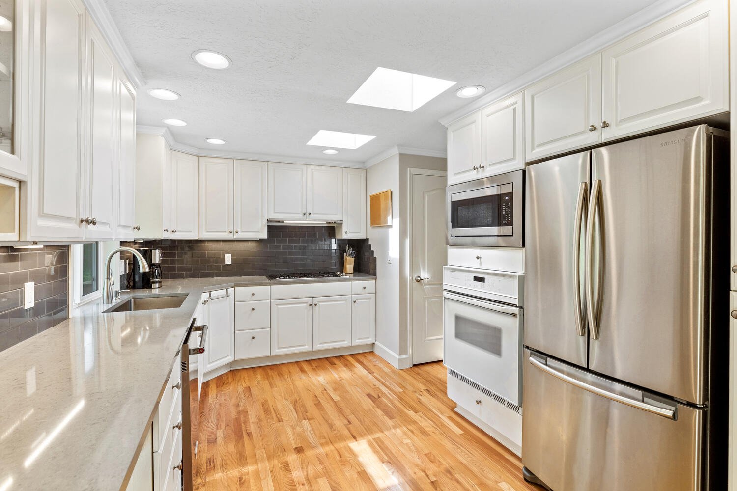 7730 SW Mapleleaf St Portland-large-017-040-7730 SW Mapleleaf Street-1500x1000-72dpi.jpg