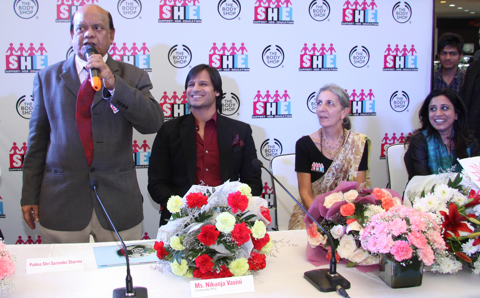 Padmshree Surender Sharma, Actor Vivek Oberoi, Co -founder FFLV Nikuja Vasini, and COO The Body Shop Shriti Malhotra at The Body Shop Event Campaign SHE- Support her education .jpg