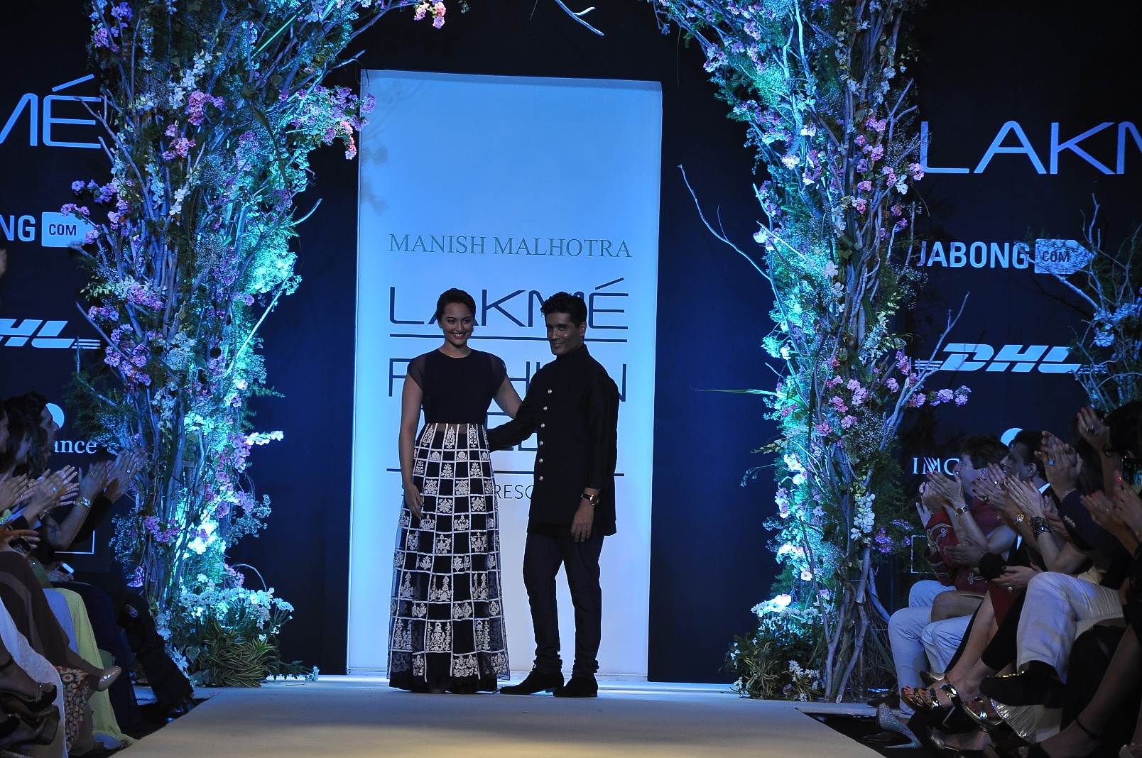 manish-malhotra-lfw-sr14-2.jpg