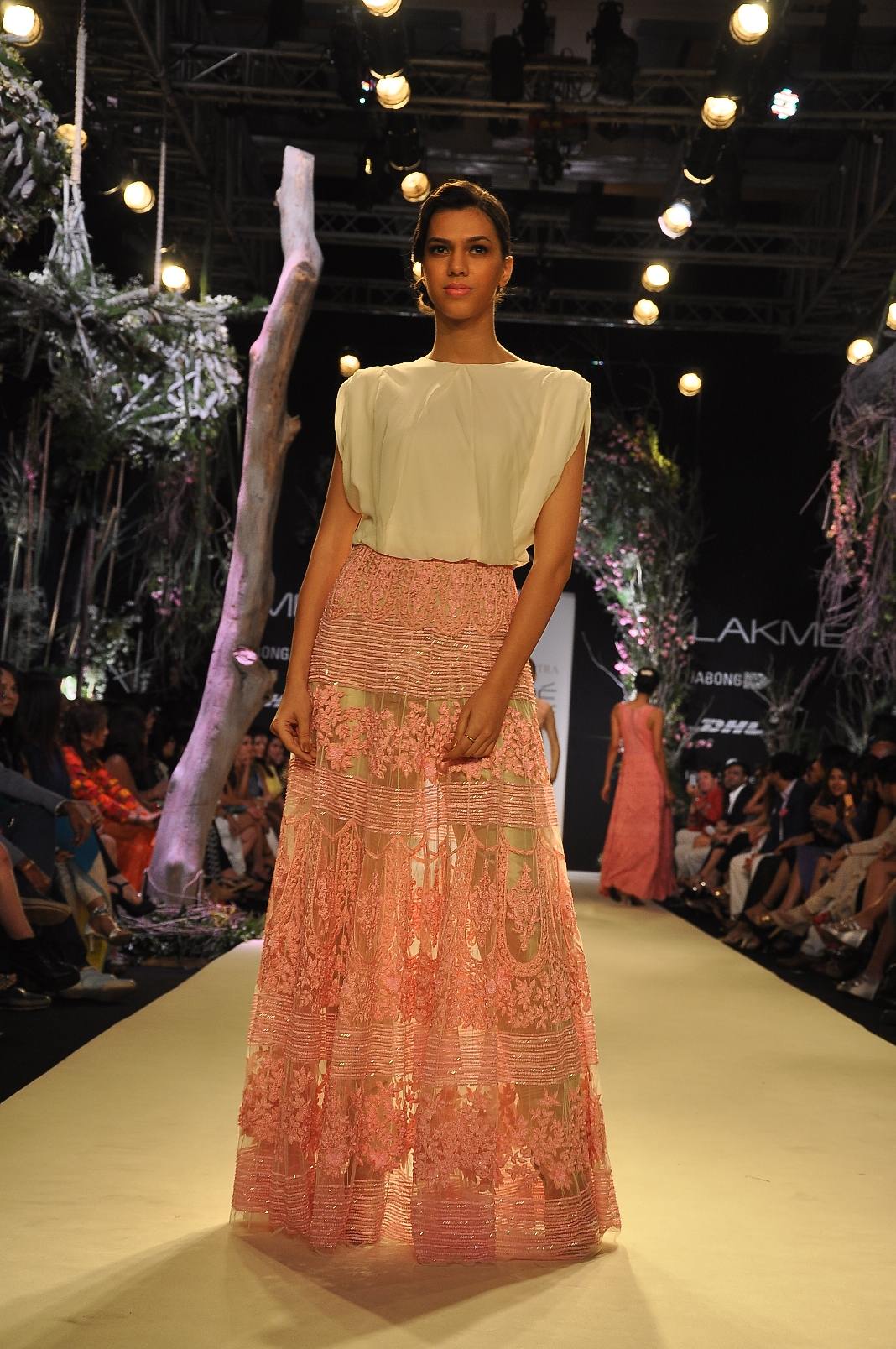 manish-malhotra-lfw-sr14-16.jpg