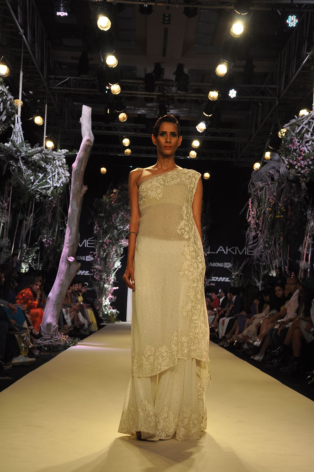 manish-malhotra-lfw-sr14-11.jpg
