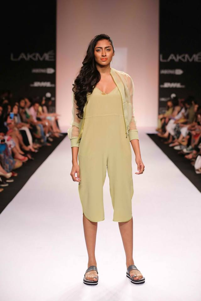 lfw-sr14-nishika-lulla-03.jpg