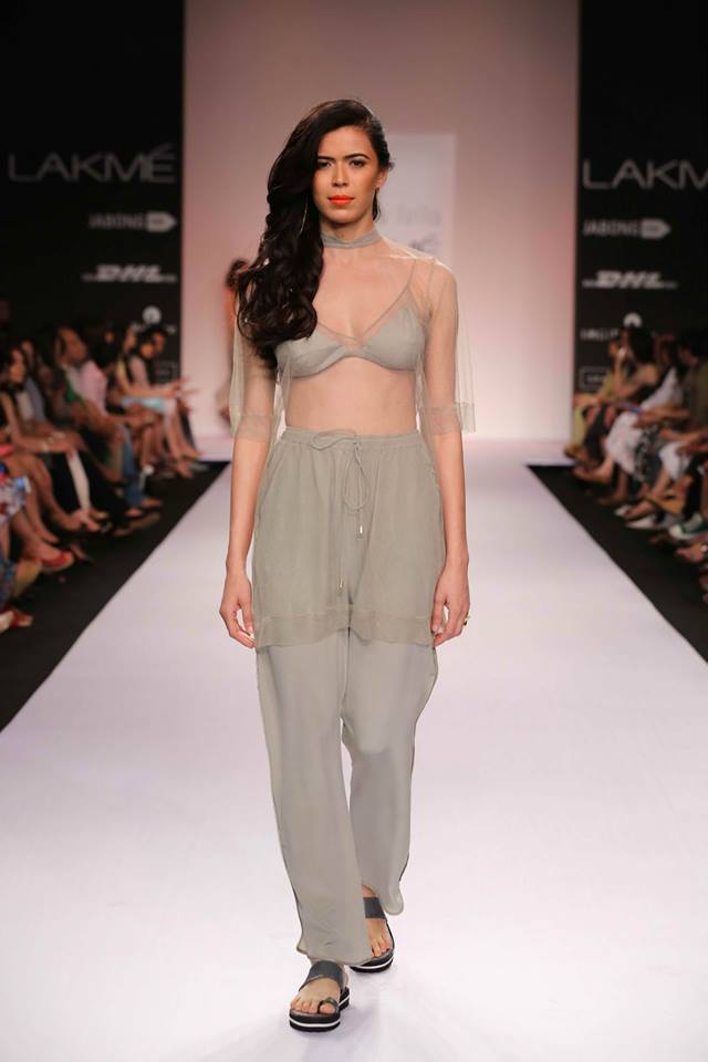 lfw-sr14-nishika-lulla-06.jpg