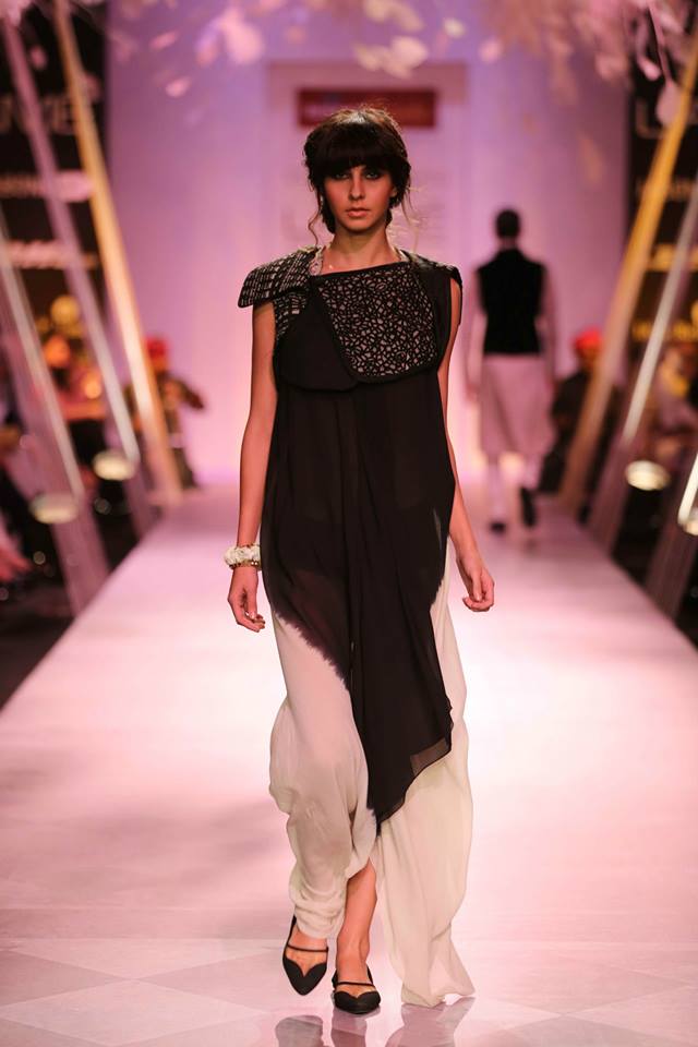 lfw-sr14-tarun-tahiliani-15.jpg