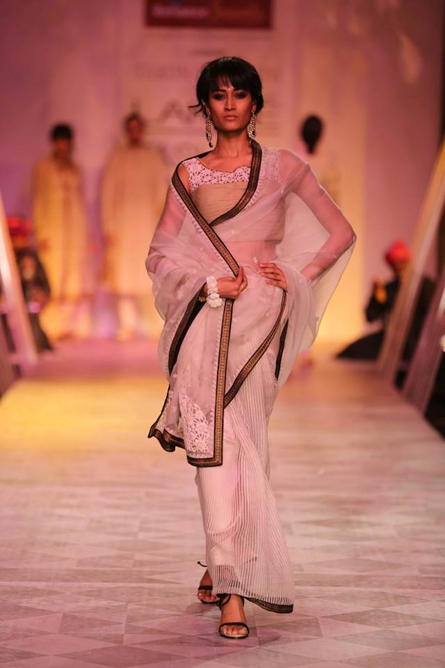 lfw-sr14-tarun-tahiliani-07.jpg