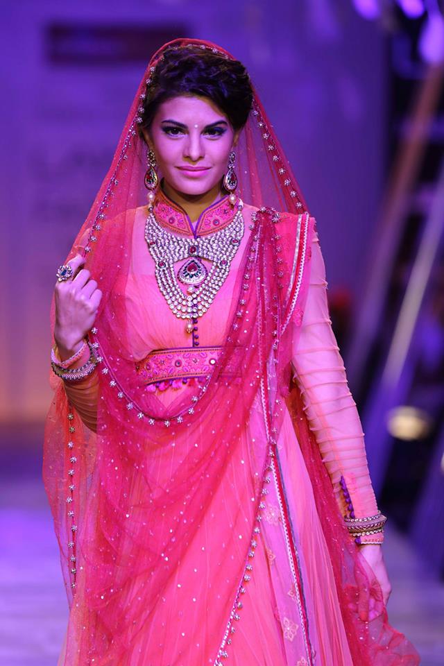 lfw-sr14-tarun-tahiliani-17.jpg