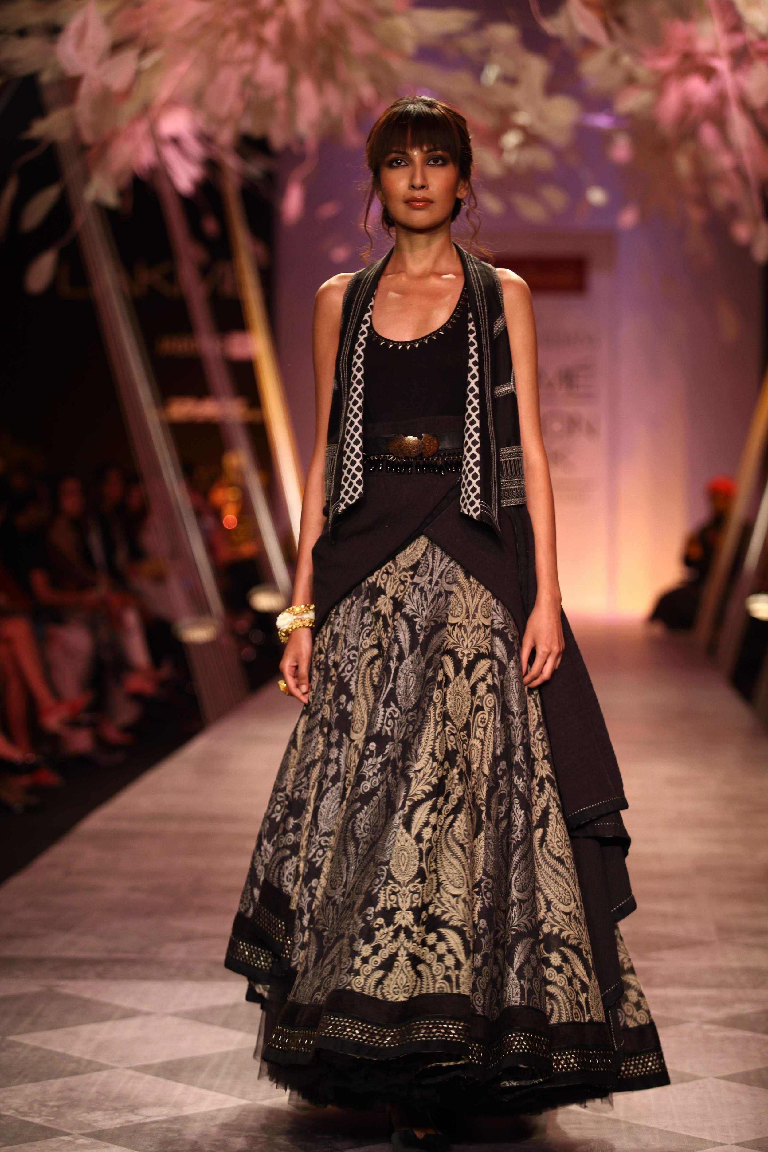 Tarun Tahiliani SS'14 Collection at LFW SR 2014 10.jpg
