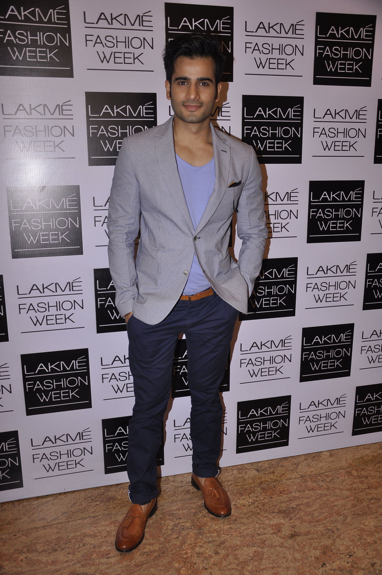 lfw-sr14-sonaakshi-raj-celebs-017.jpg