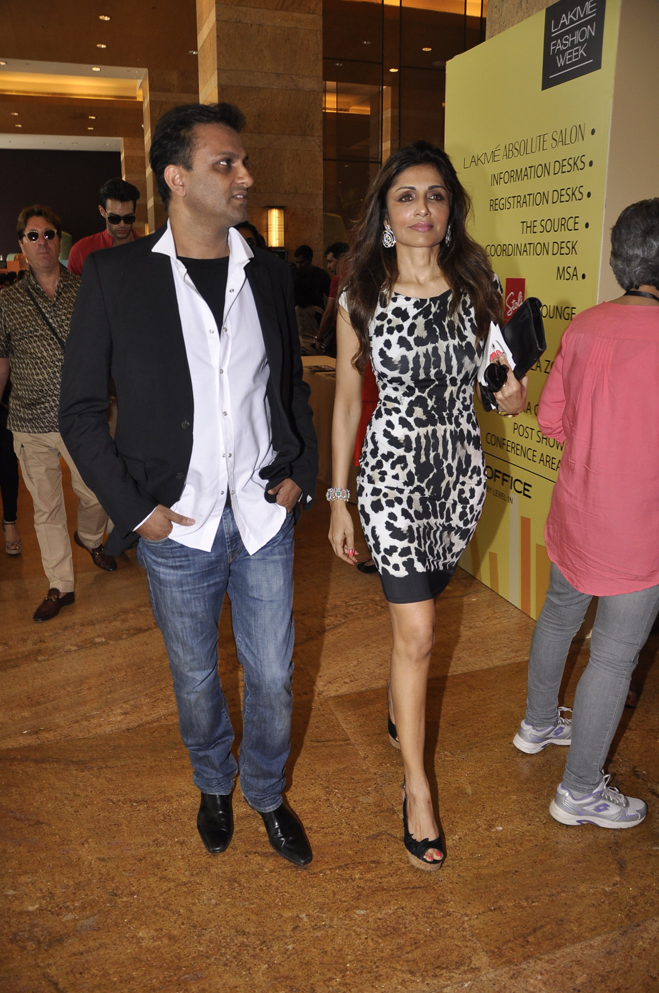 lfw-sr14-sonaakshi-raj-celebs-0122.jpg