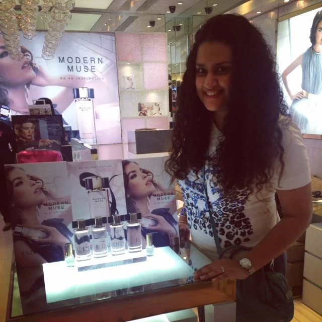 That's moi at the Modern Muse Fragrance Experience - Estee Lauder boutique, Palladium Mall, Mumbai. 