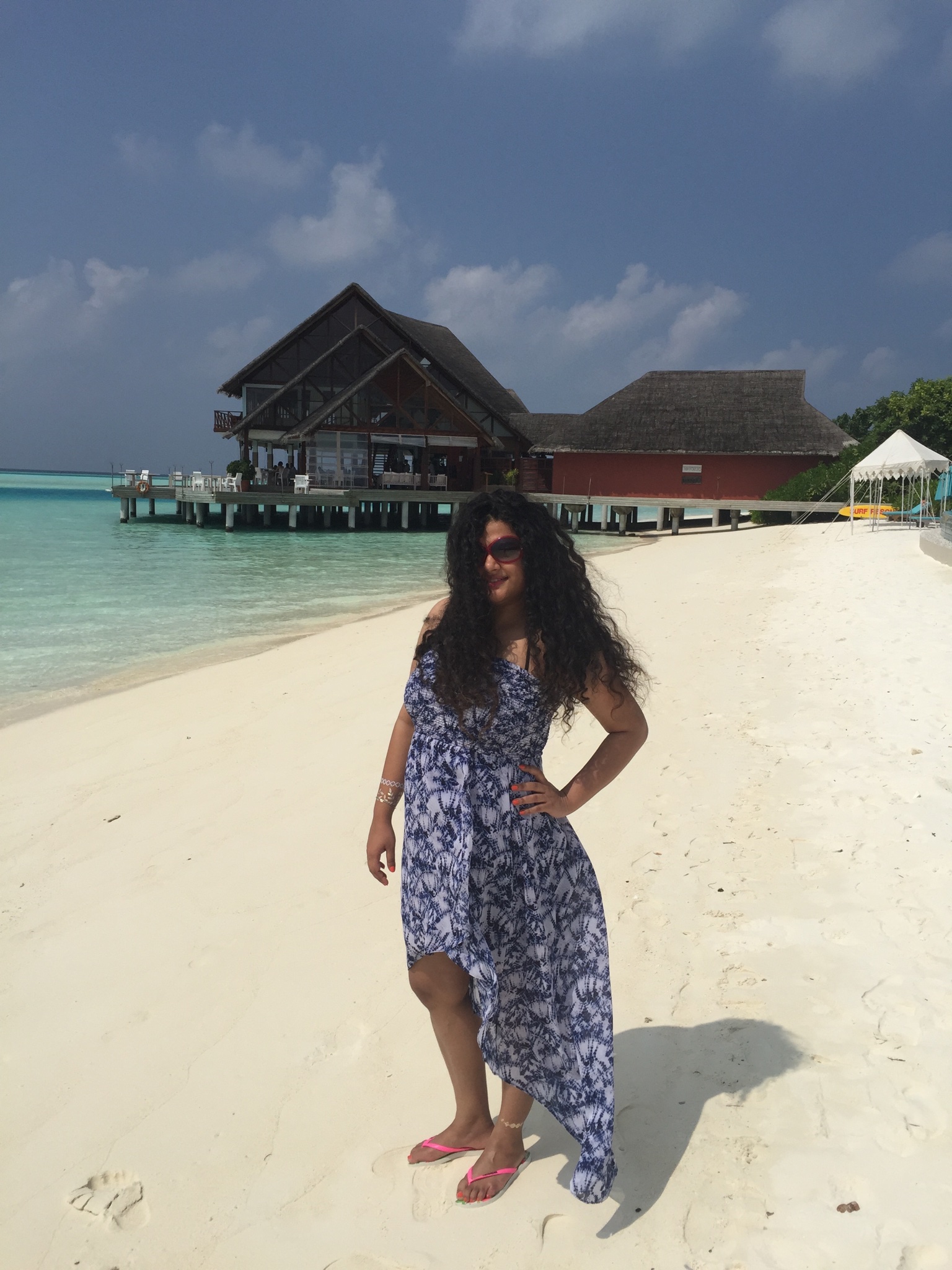Dress: Michael Michael Kors, Sunglasses: Tom For, Metallic Tattoos: Lulu Dk from Koovs.com, Flip-Flops: Havaianas