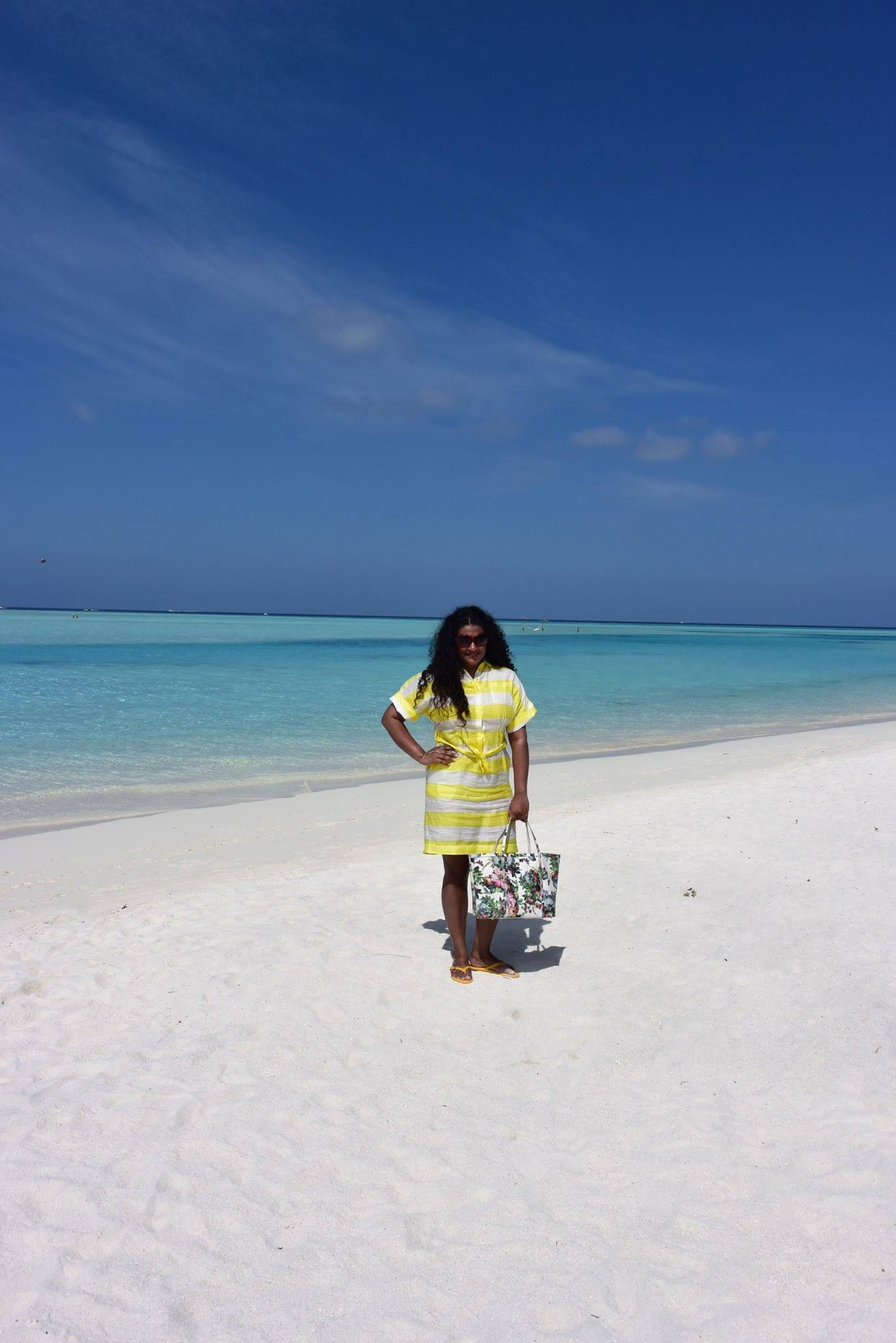 Yes, I am horribly tanned... lol... :-) Dress & Flip-flops from Burberry, Sunglasses Tom Ford, Hathphool Isharya, Tote Dolce & Gabbana