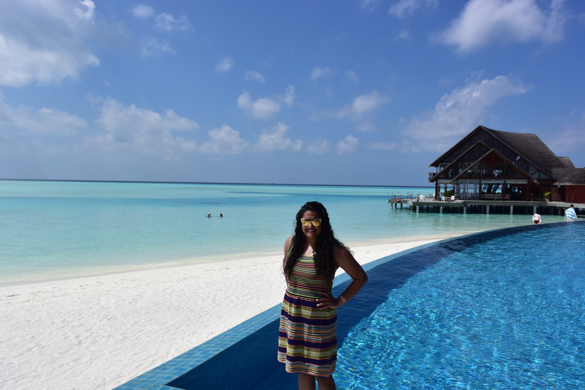 Dress M Missoni, Flip-Flop Tory Burch, Bag Furla, Sunglasses Tom Ford, Hand-harness Isharya