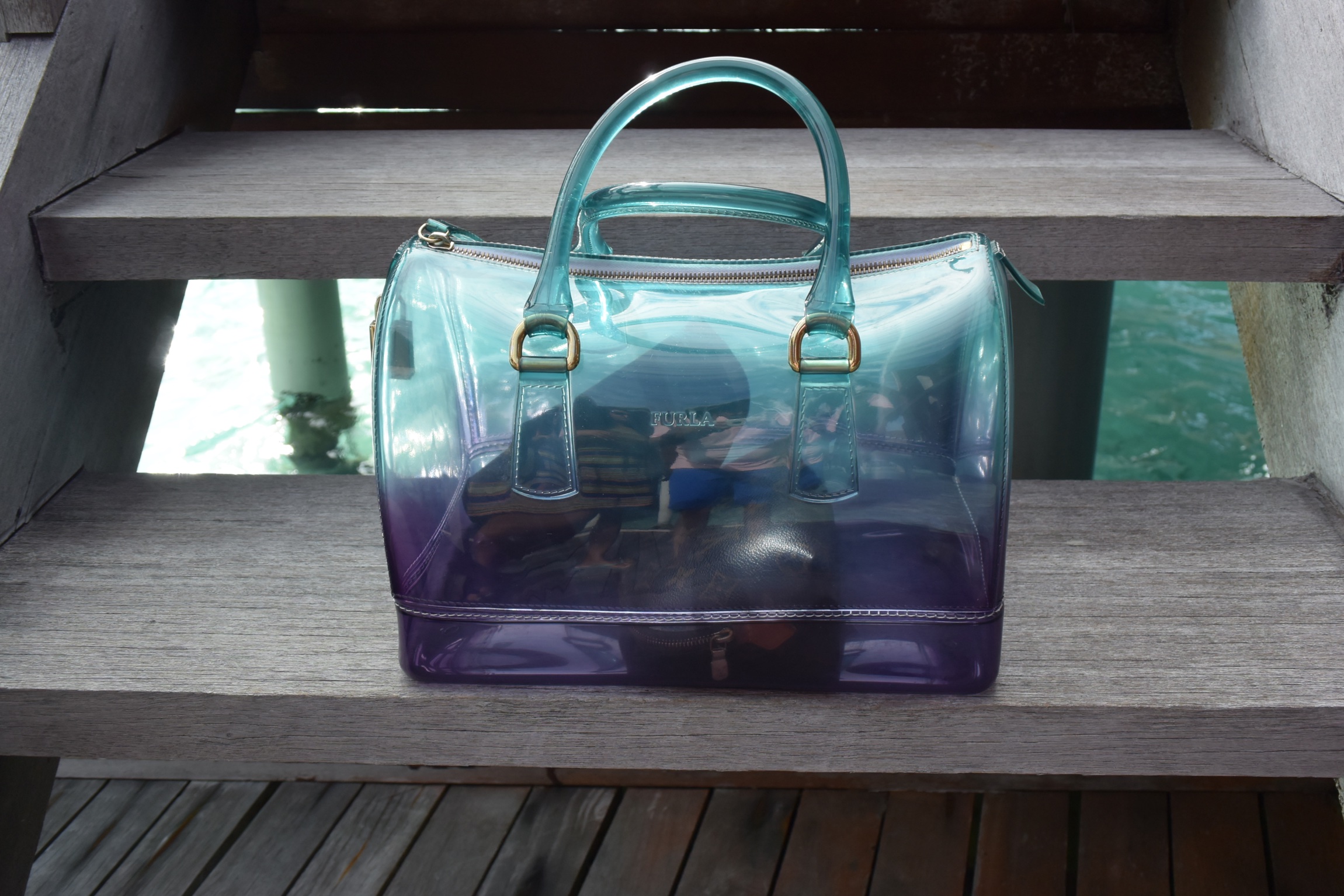 Dress M Missoni, Flip-Flop Tory Burch, Bag Furla, Sunglasses Tom Ford, Hand-harness Isharya