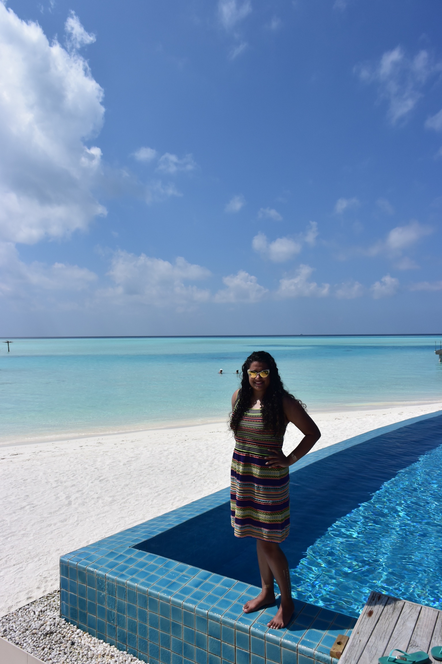 Dress M Missoni, Flip-Flop Tory Burch, Bag Furla, Sunglasses Tom Ford, Hand-harness Isharya