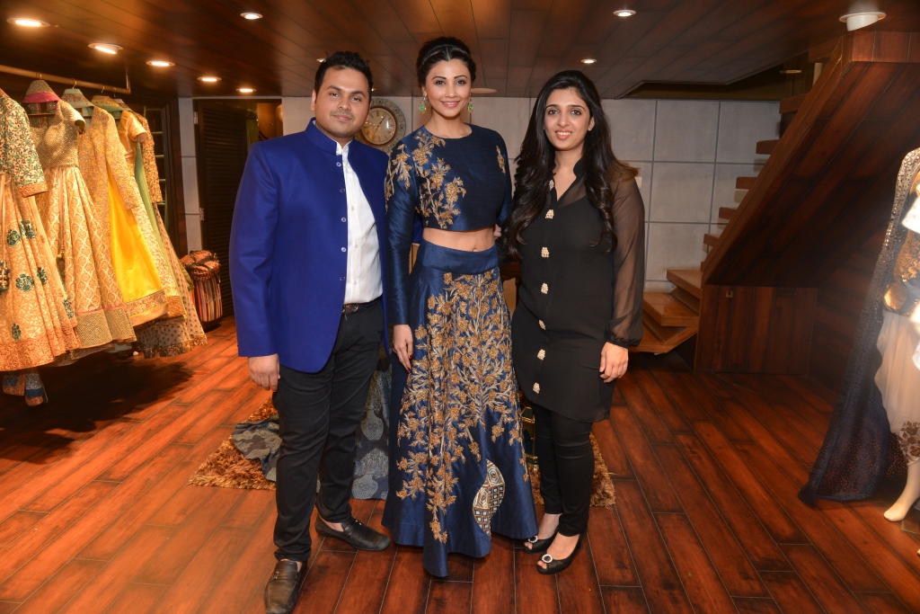 Daisy Shah with Sonam & Paras Modi.jpg