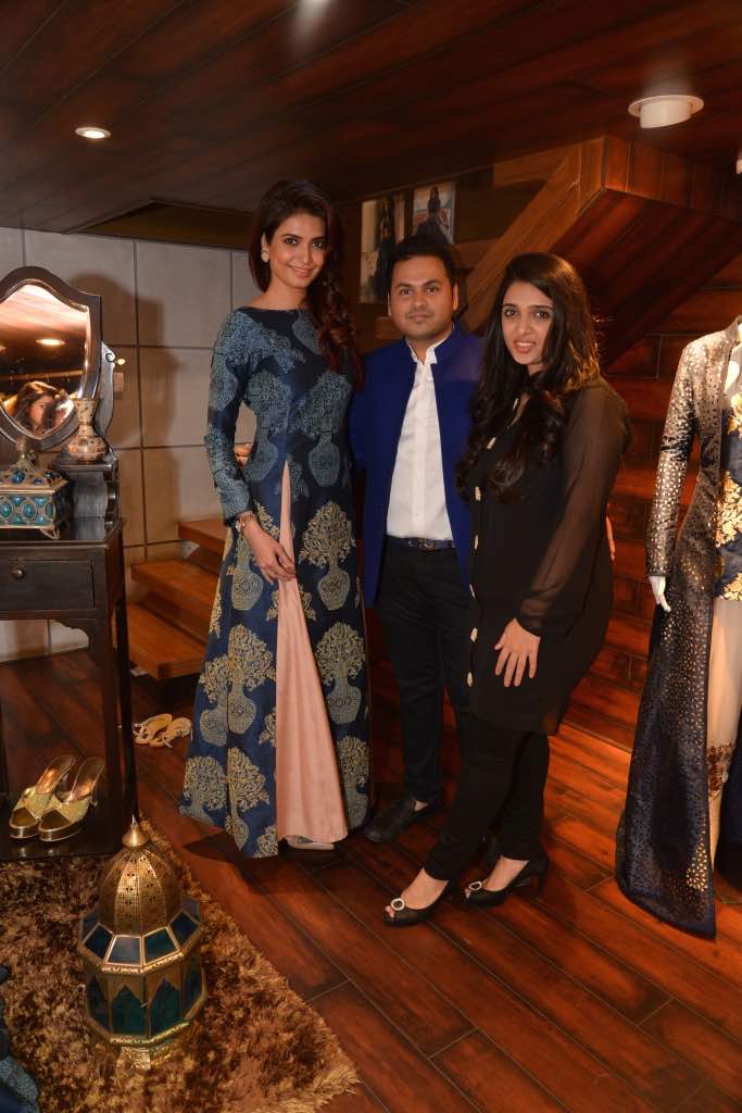 Karishma Tanna with Sonam & Paras Modi-1.jpg