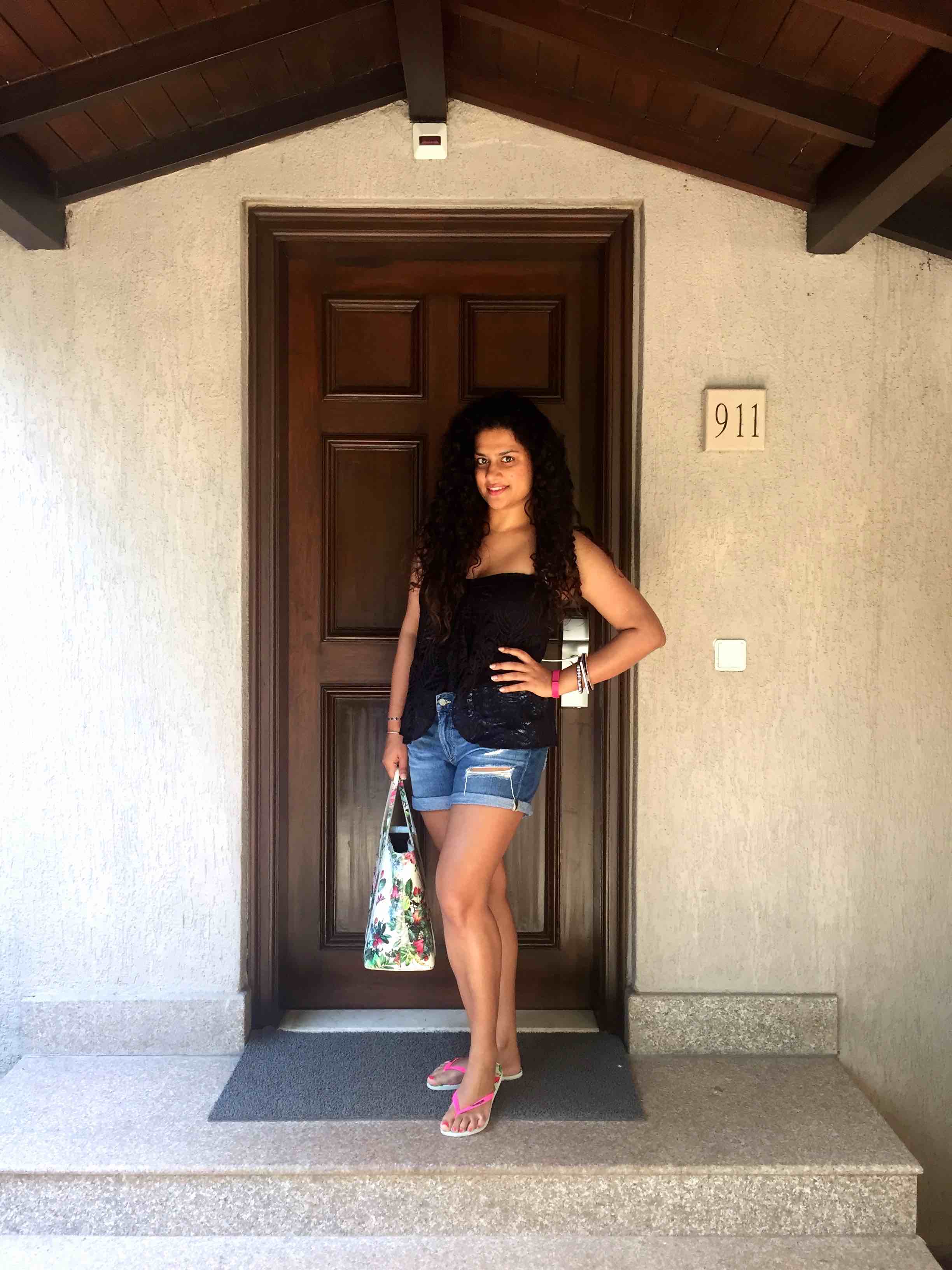 Bathing Suit: Ralph Lauren, Shorts: Adriano Goldschmied, Tote: Dolce & Gabbana, Flip-flips: Havaianas, Bangles: Furla, Sunglasses: Gucci