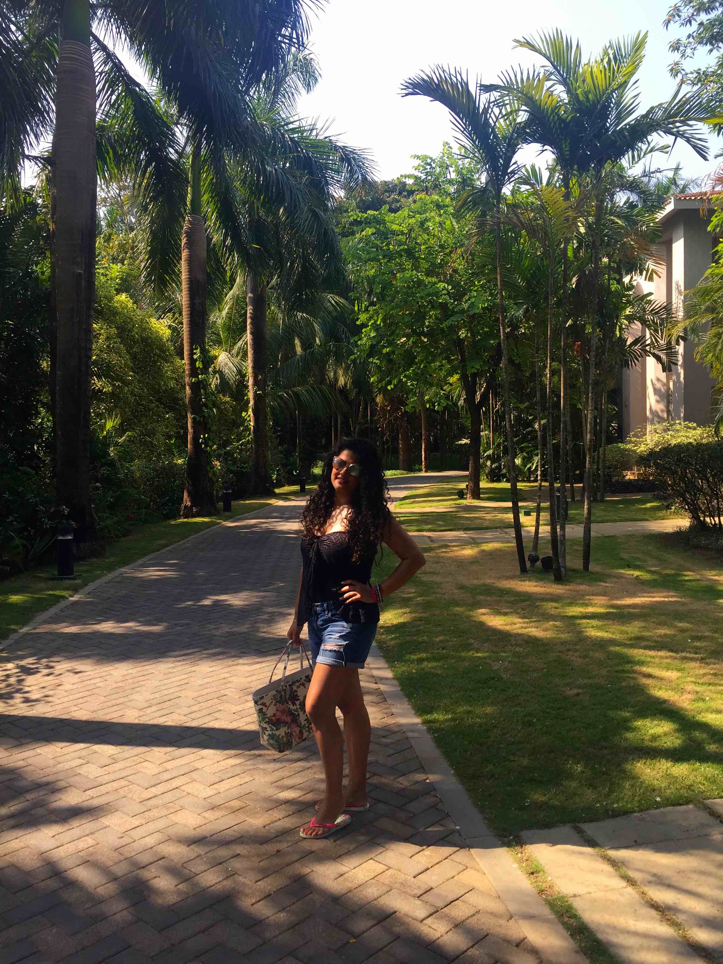 Bathing Suit: Ralph Lauren, Shorts: Adriano Goldschmied, Tote: Dolce & Gabbana, Flip-flips: Havaianas, Bangles: Furla, Sunglasses: Gucci
