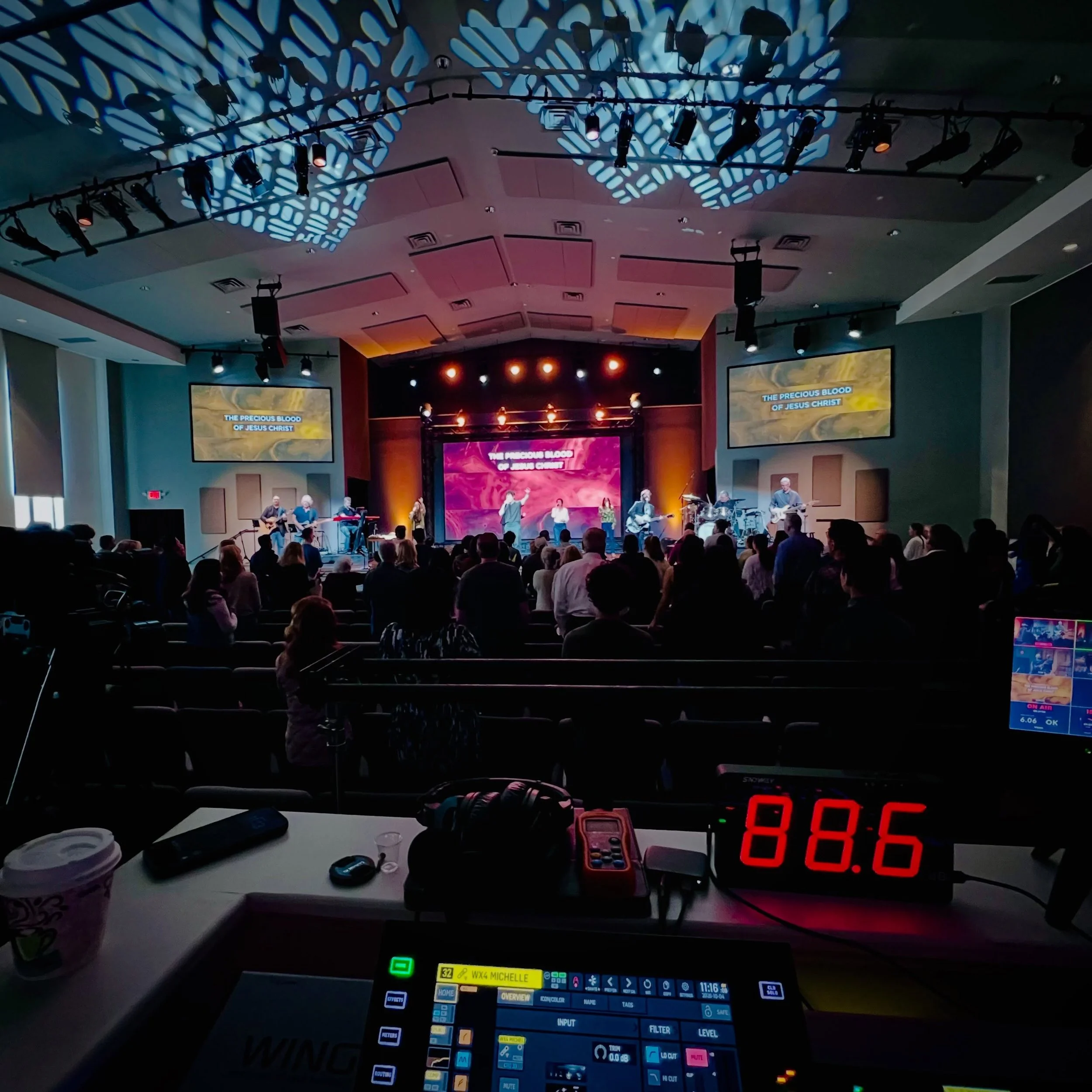 Blessed to serve at FOH this past week @renchurchnj alongside some amazing and talented people. 😁🙌

#renchurch #frontofhouse #mixing #live