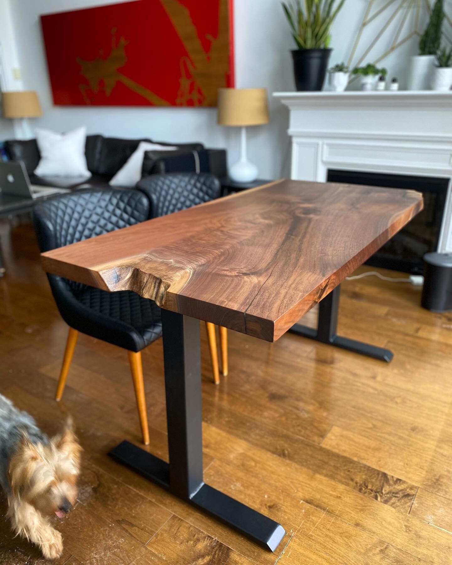 Single slab walnut desk for the home office
.
#desk #homeoffice #customdesk #walnut #singleslab #wood