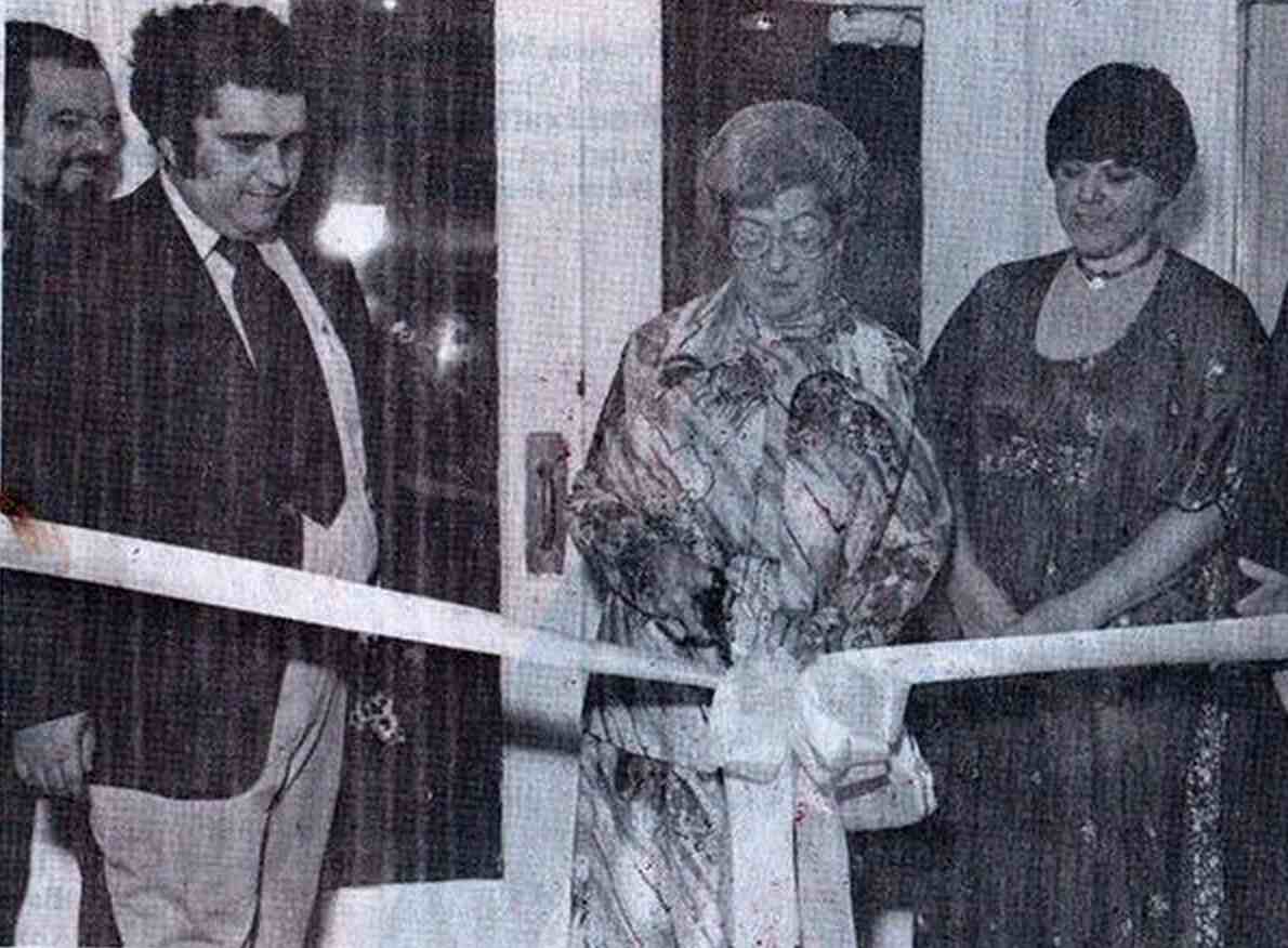 The Country Gate Playhouse's ribbon cutting ceremony. (1978)
