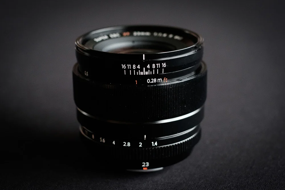 The 23mm F1.4 has a manual clutch focus mechanism. When engaged it displays values for Zone Focusing. 