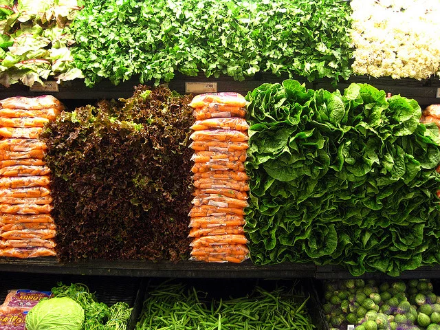 Erik's Weekly Fitness Tip : How to Eat Healthy While Traveling