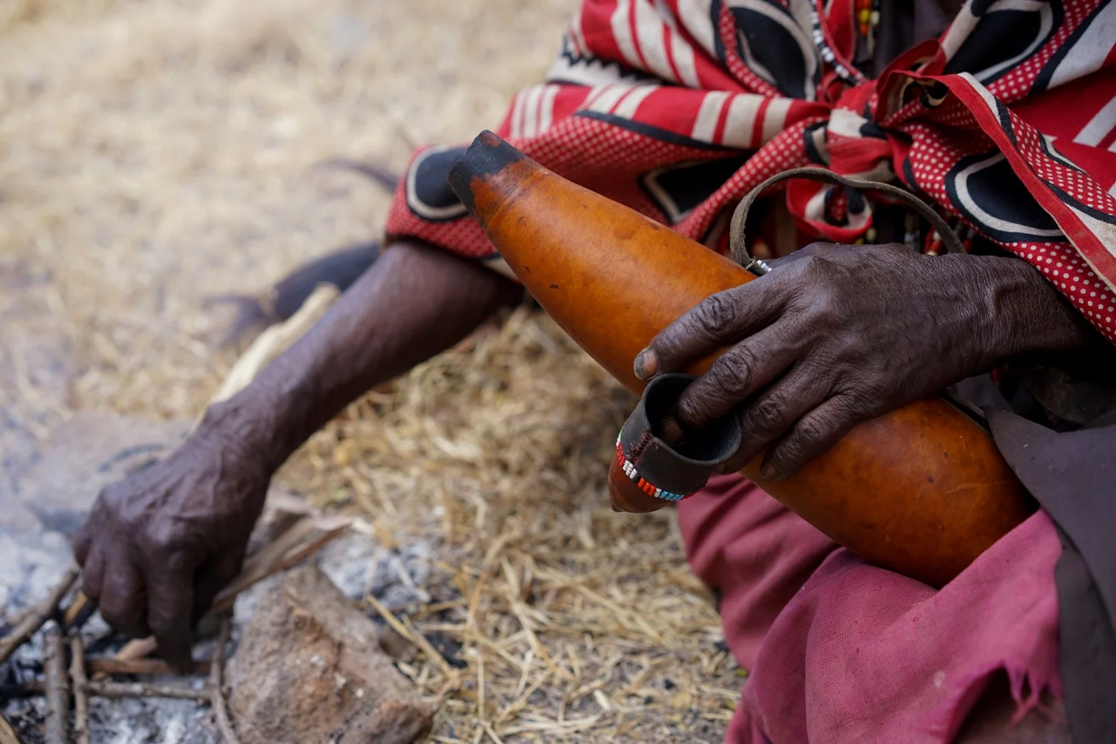 17x11 - Small - Kenya - Hands (Large).jpg
