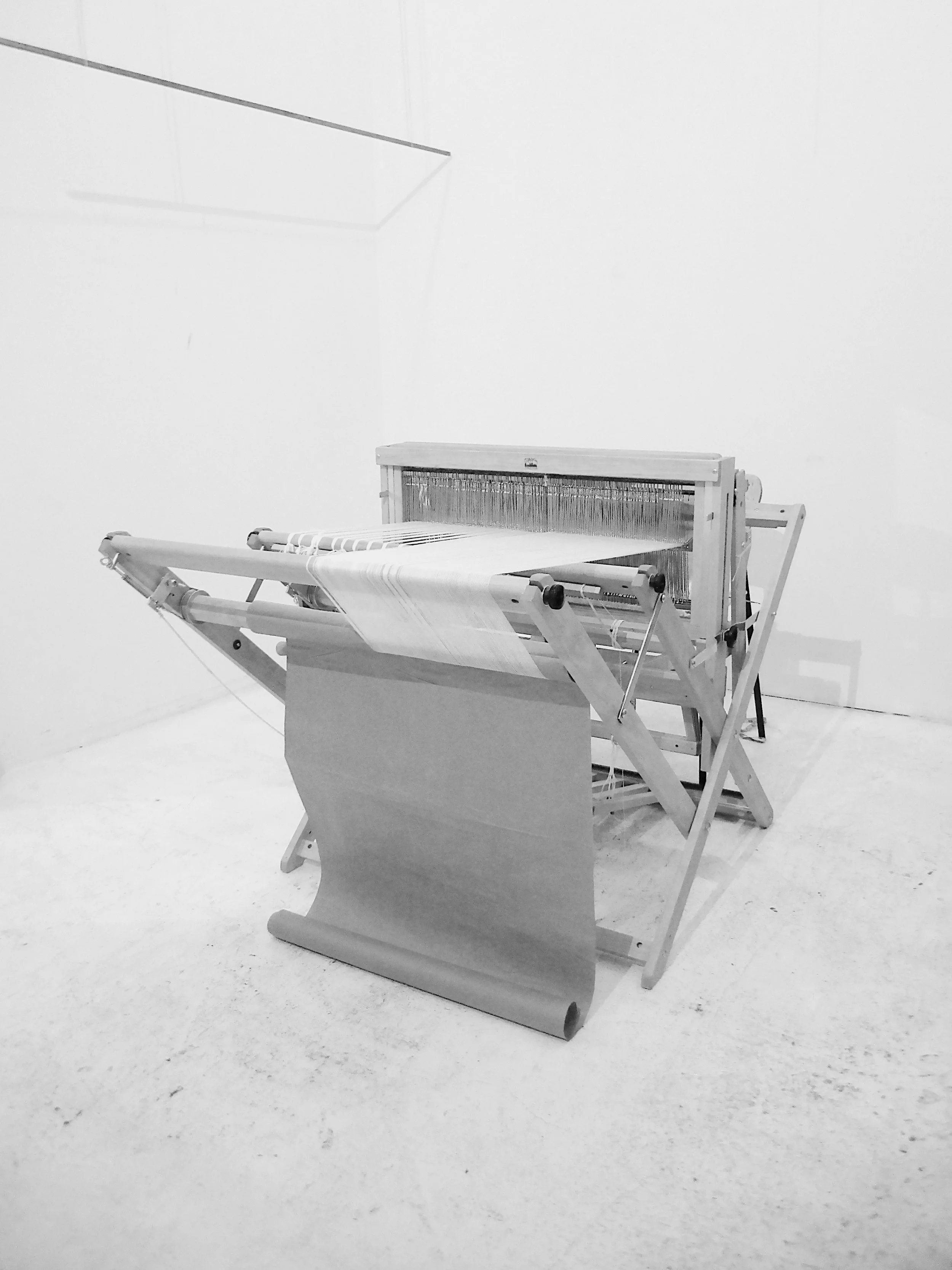 Four-harness loom with two back beams to allow segmented weaves.