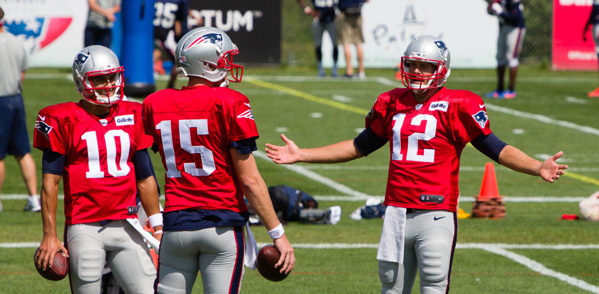 Whatever Tom Brady had to say to Ryan Mallett, Jimmy Garoppolo found it kind of funny...