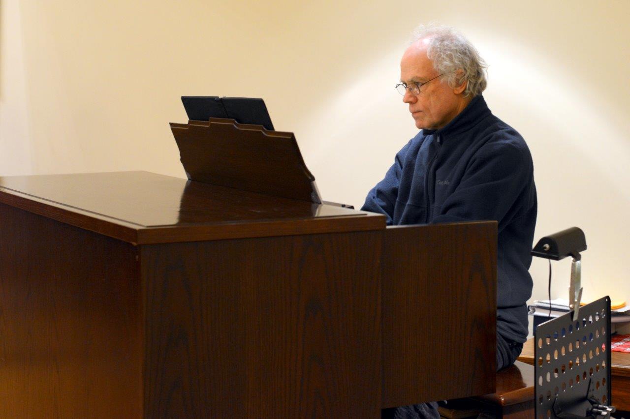 07)Gerald Wolfe at work.jpg
