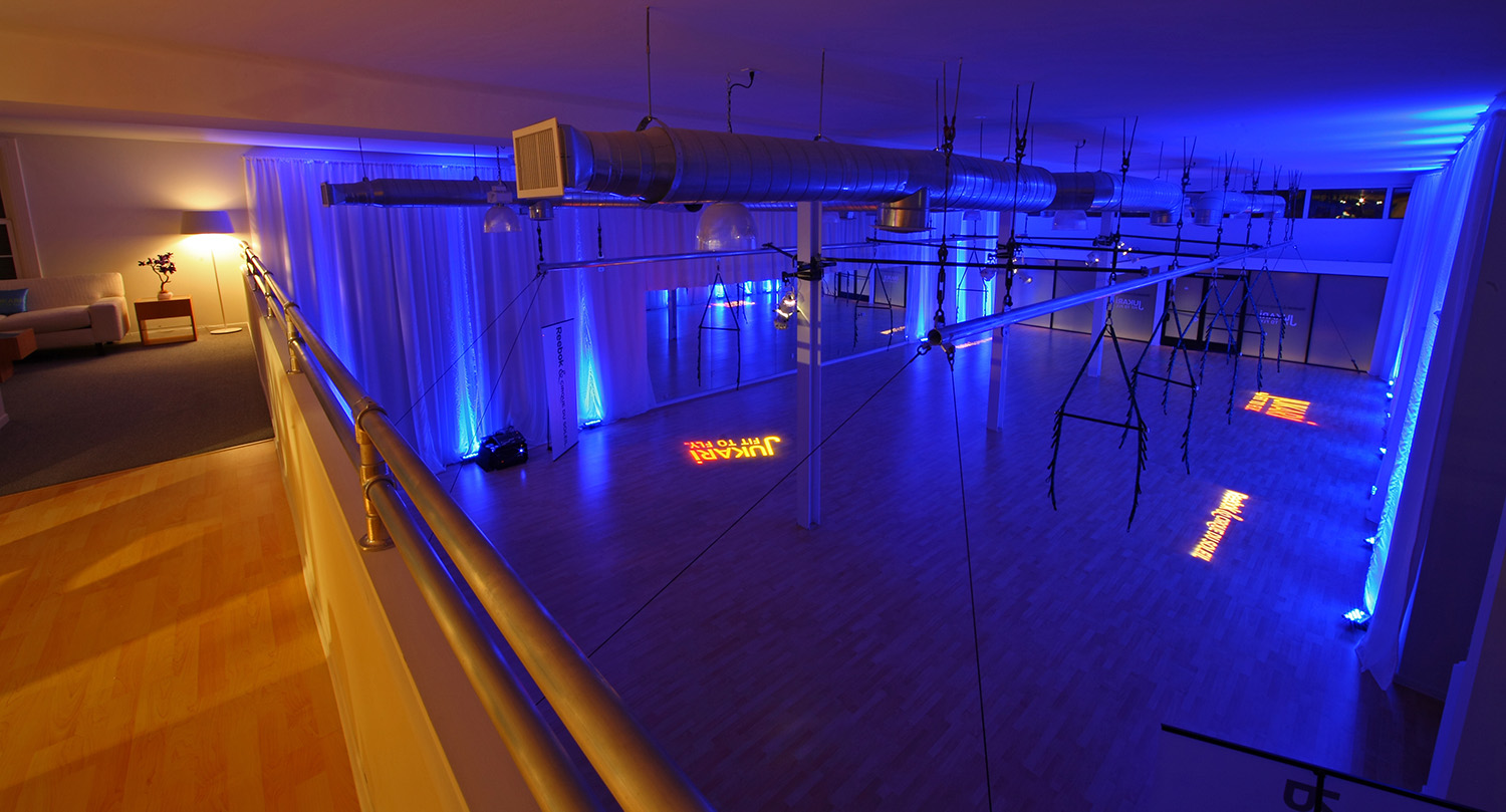 REEBOK JUKARI POP-UP STUDIO