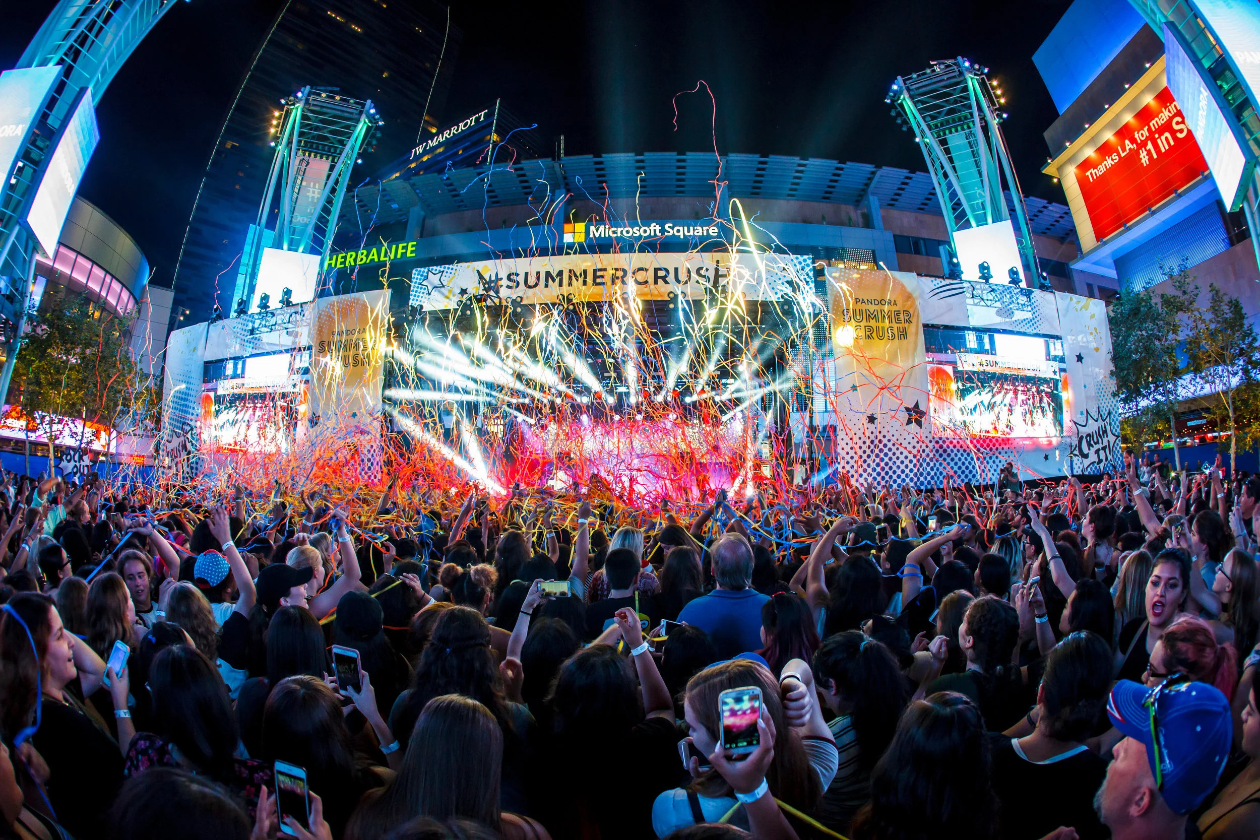 BIZBASH | INTERACTIVE SPONSOR ACTIVATIONS ADD SUMMERY VIBE TO MASSIVE PANDORA CONCERT