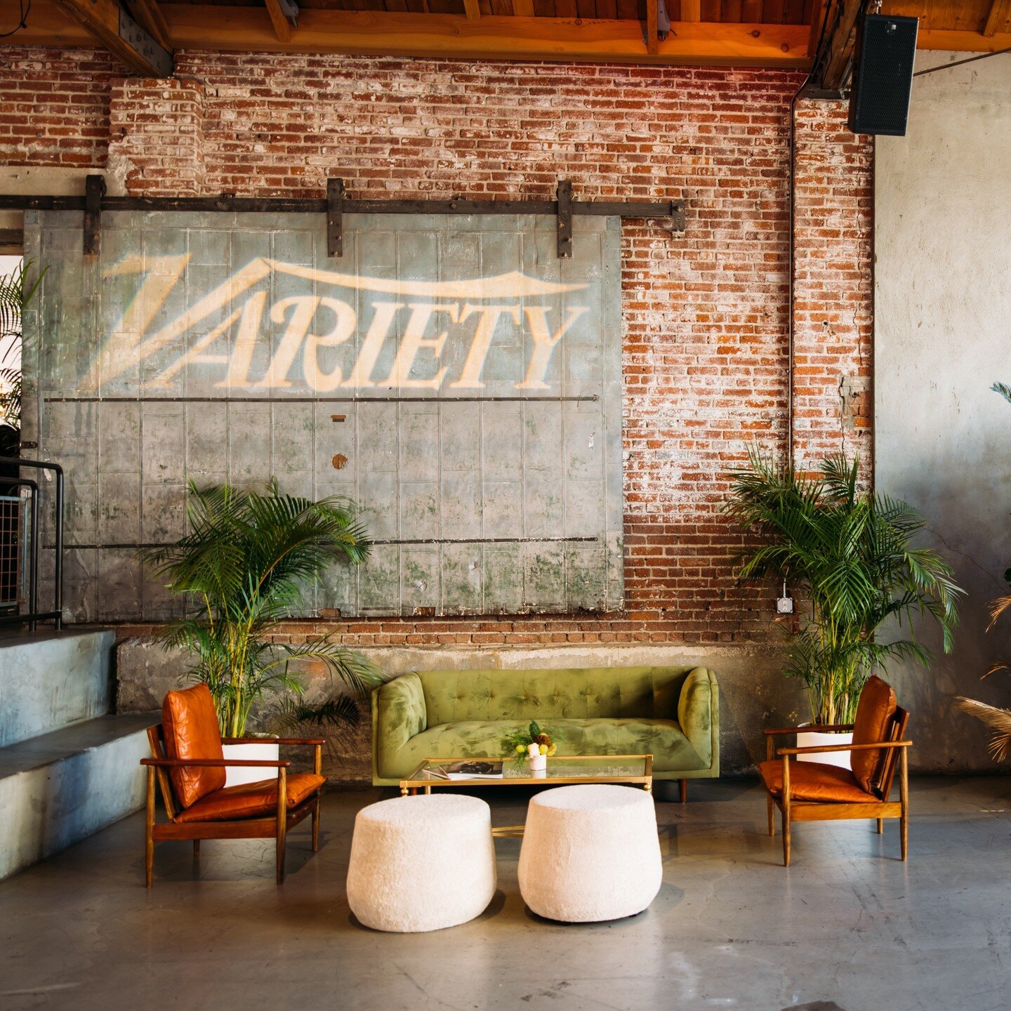 12.3.22 - Ending the year on a high note🎵and saving the best for last, the @variety invitation-only Hitmakers Brunch was held at @citymarketsocialhouse in Los Angeles, drawing a who&rsquo;s-who of the music industry including @dualipa, @selenagomez,