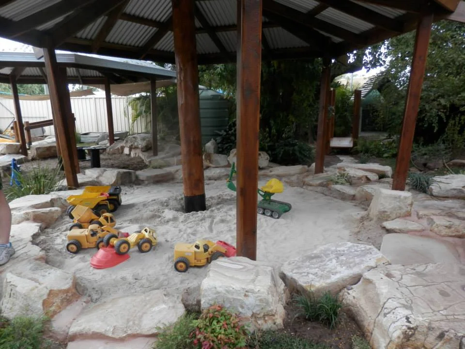 the SAND pit connects to the DIRT pit, the dirt pit connects to the MUD pit.