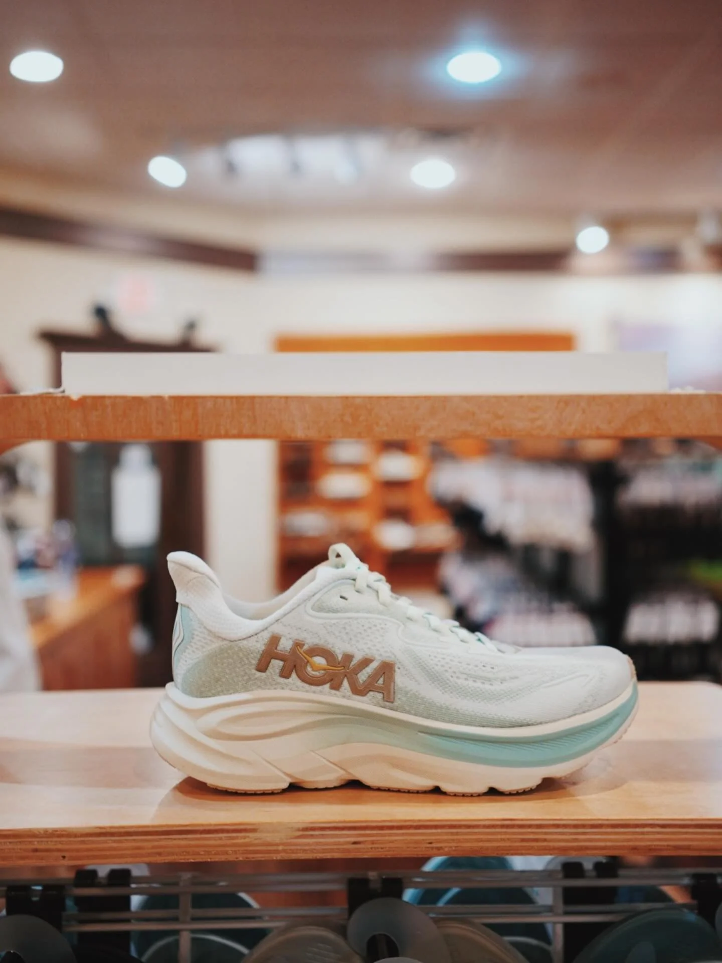 Fresh pair of @hoka for those autumn strolls?