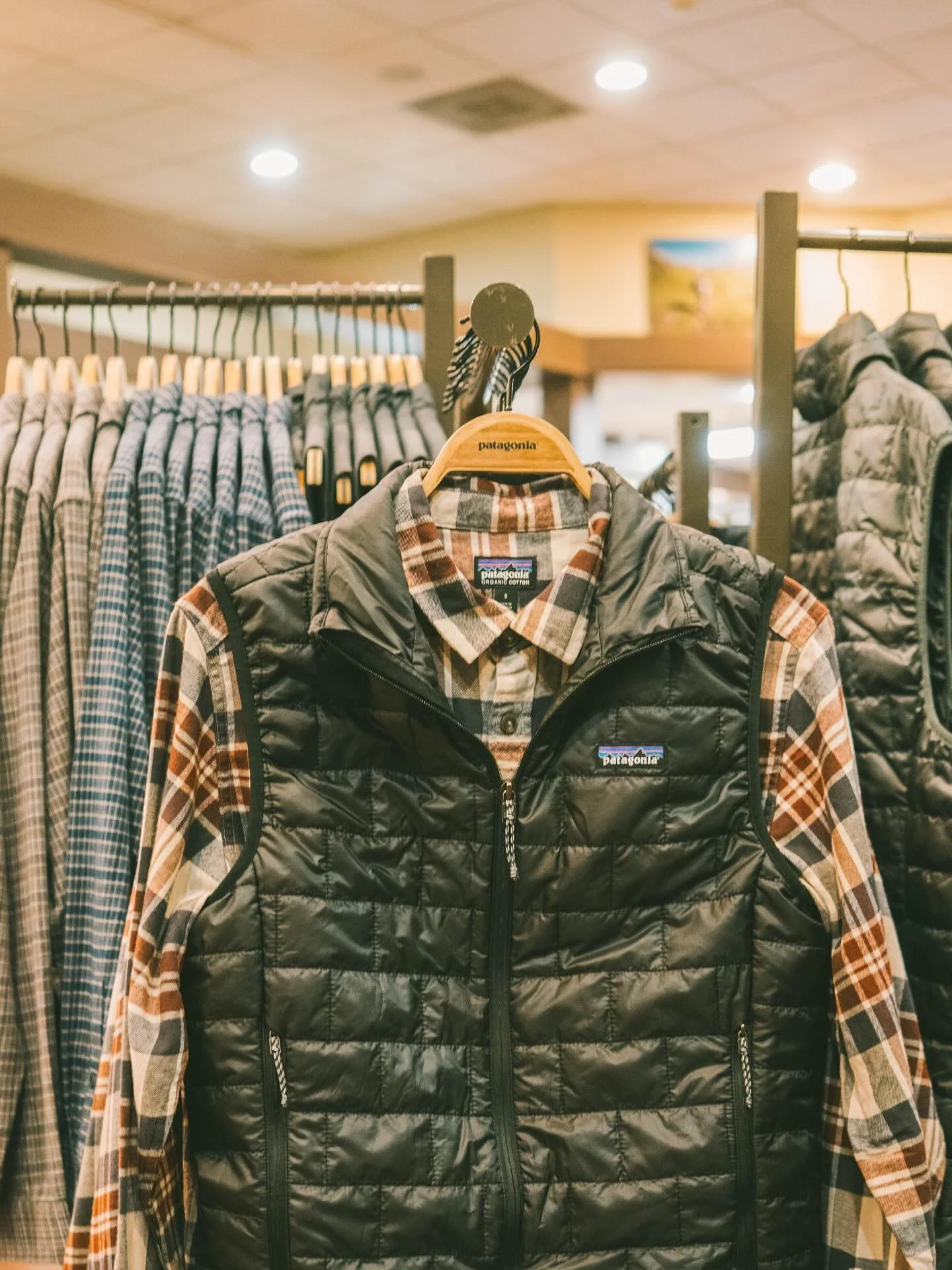 Anybody else ready for vest weather?? Stock up on some more @patagonia flannel while you’re at it