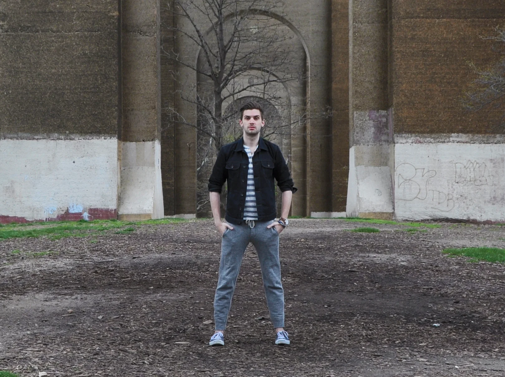 It was a drizzly day and I was all set to throw on some music and do some Spring cleaning but my photographer/partner had a different plan. We're Astoria boys and while Central Park has it's charm, Astoria Park is beautiful, quiet and offers great views of the city skyline. The park runs directly under Hell Gate Bridge, offering some stunning architectural backdrops in the midst of nature. I was bumming around so I kept it easy with my Rag & Bone training pants. The henley is a linen blend so it's lighter than your average tee and the denim jacket adds structure so the whole look isn't too shleppy. A little polish with a little grunge. Now to head home and get back to cleaning! Photo credit: Michael Georgen. Lucky Brand denim jacket / Club Monaco linen henley / Rag & Bone training pants (similar here and here ) / Jack Purcell shoes / Coach watch / Caputo & Co bracelet