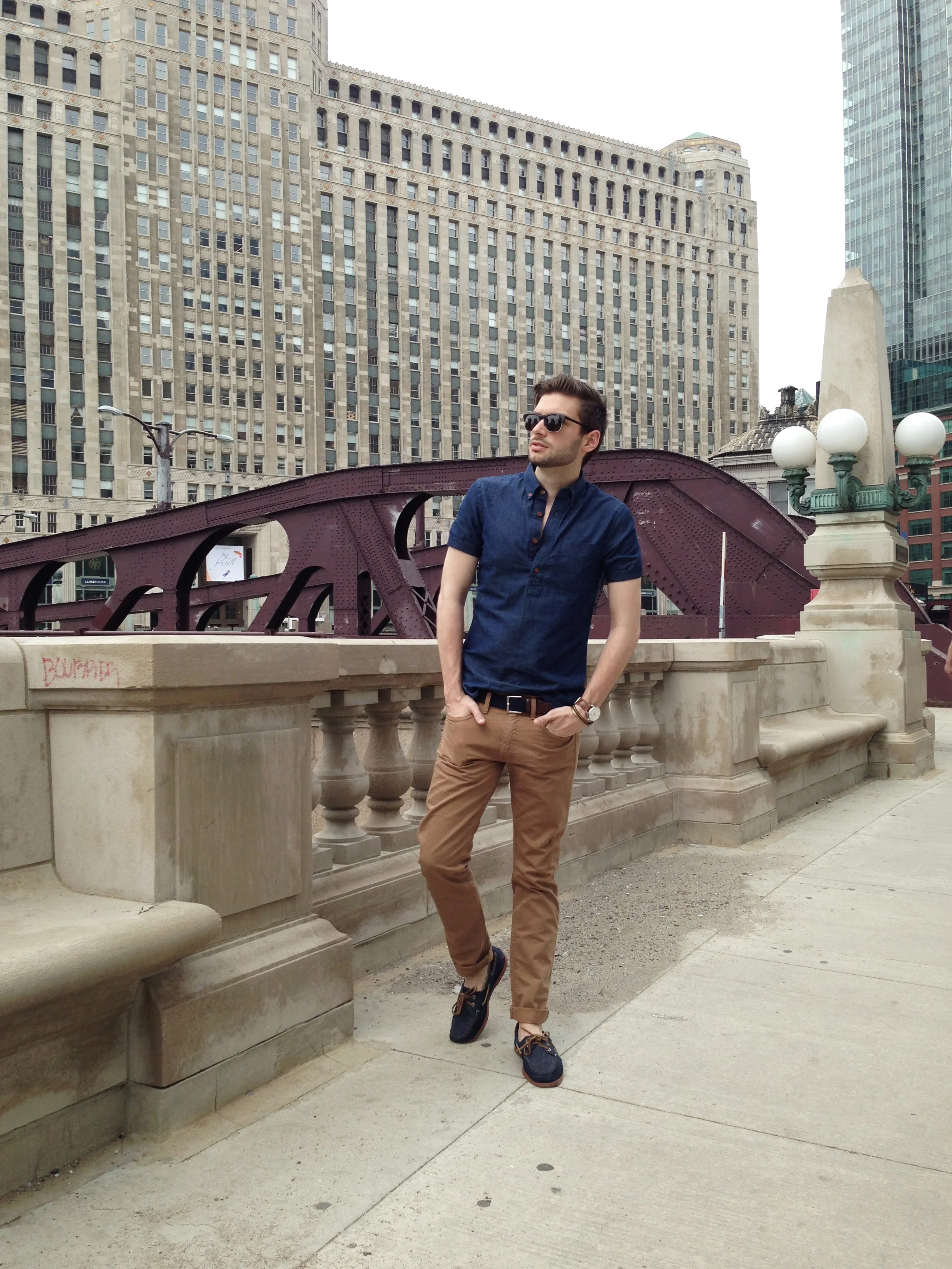 Chicago has such a wonderful mashup of architecture. 3 story Victorian buildings stand next to brand new sky scrapers. It's a city with history and there is something new to discover around every corner. We spent our day walking along the river, taking in the sights. Even grabbed some famous Chicago pizza along the way. I was wearing my garment dyed denim and chambray popover shirt for a laid back, effortless look. I'm on vacation, after all. So much more to do and see. Gotta get back to it! Club Monaco shirt / J-Crew denim / Banana Republic belt / Sperry Top-Sider for J-Crew shoes ( similar ) / Warby Parker sunglasses / Coach watch / Giles & Brother cuff 