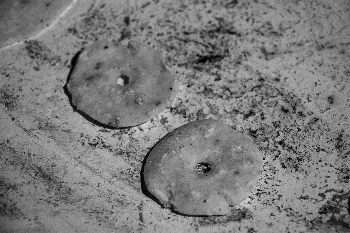 Vaj jombil sat / Memela con agujerito / Perforated Memela